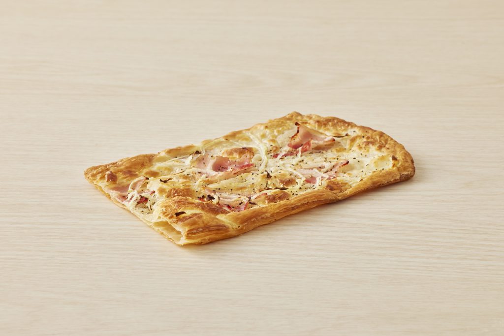 クリームチーズとベリーハムのタルトフランベ