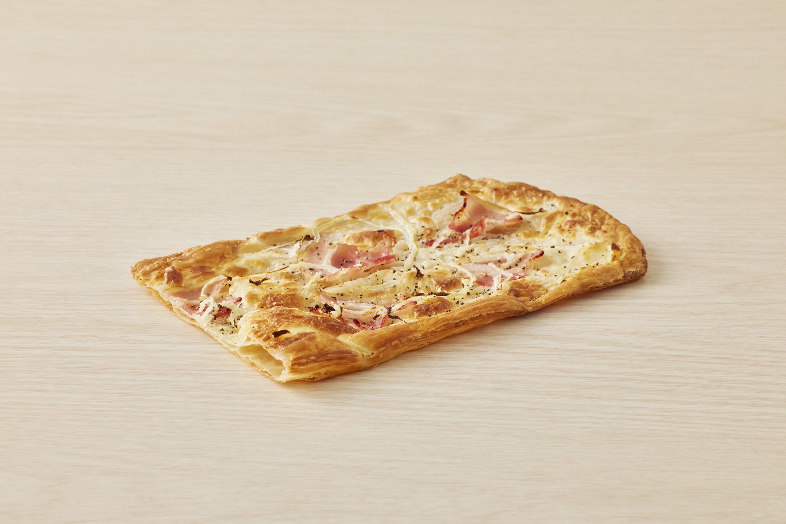 クリームチーズとベリーハムのタルトフランベ