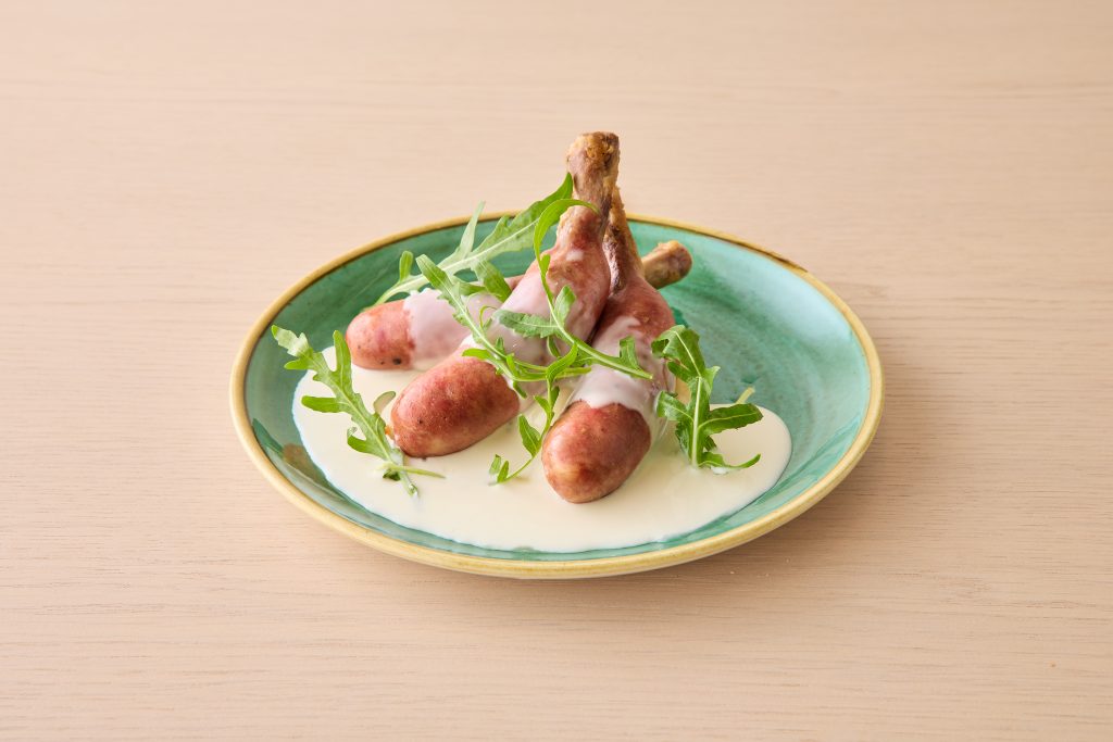 骨付きソーセージとマッシュポテト　とろけるチーズソース