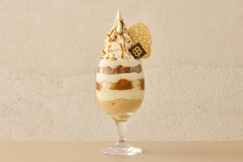 よつ葉のチーズとキャラメルのパフェ